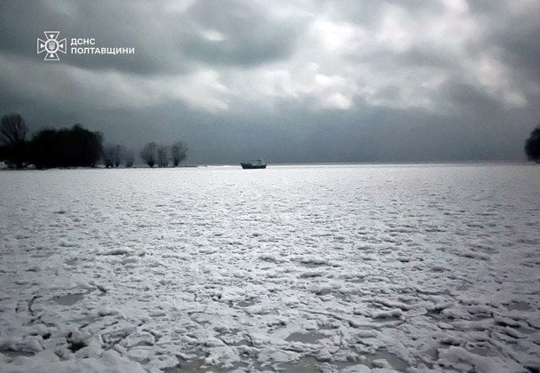 На Полтавщине спасли троих людей из ледяной ловушки на Днепре: подробности операции