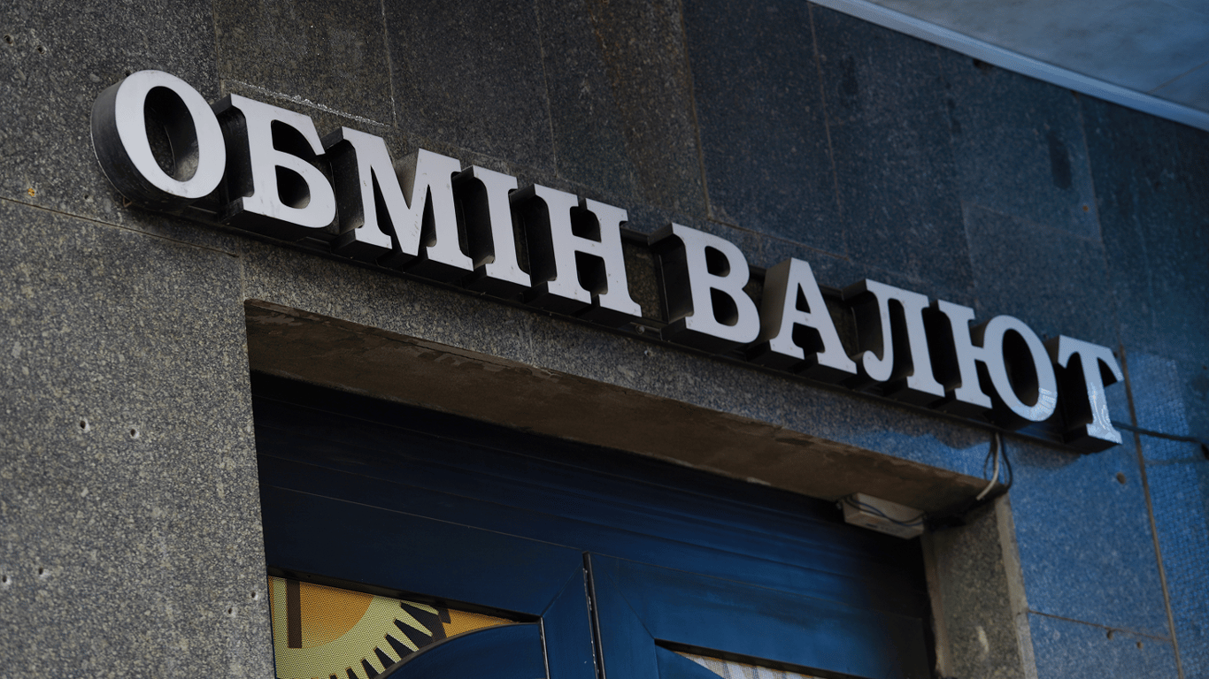 Почему в банках могут отказать в обмене старых долларовых банкнот