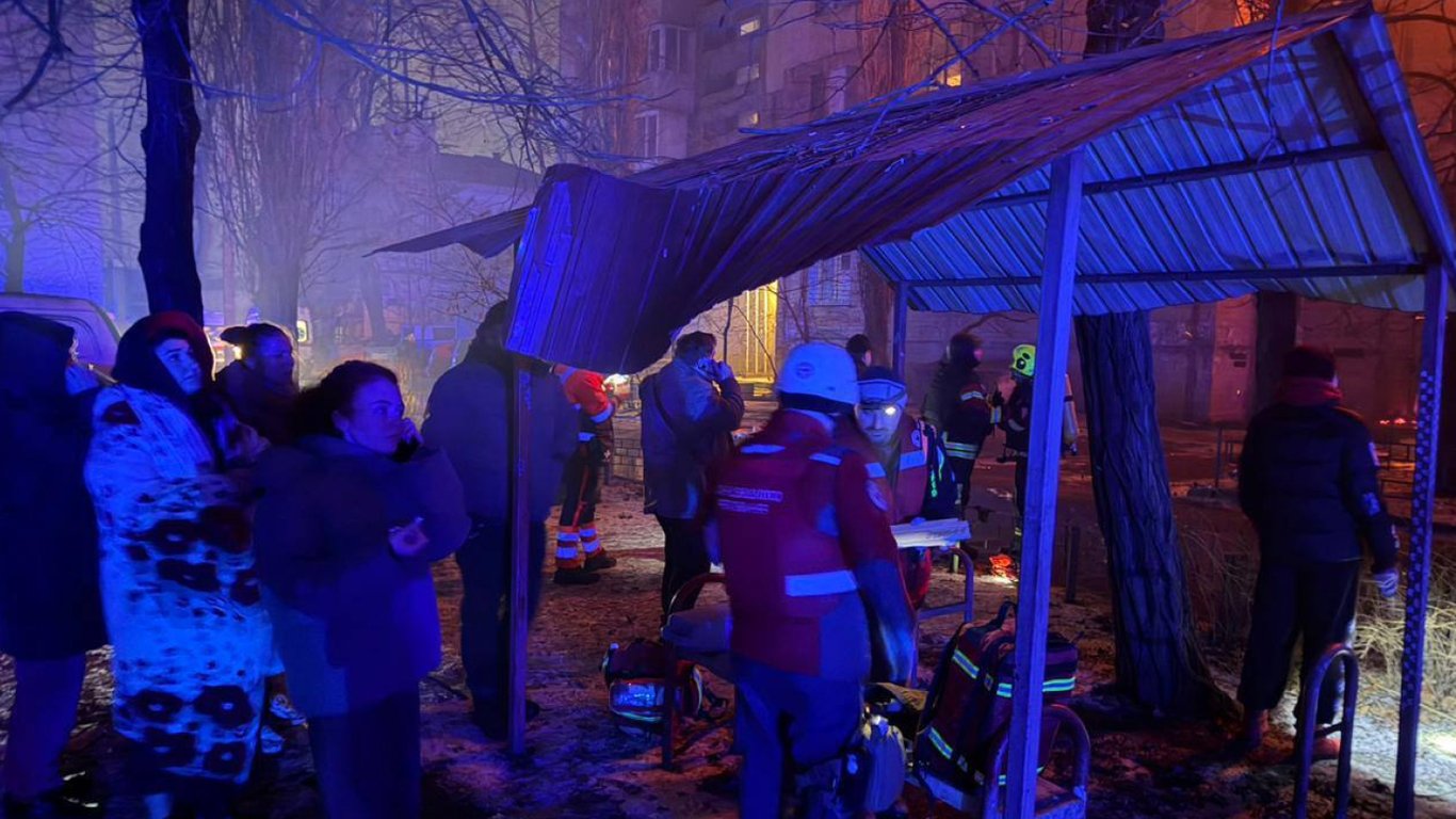 Ночной удар беспилотников по Одессе: пострадали 22 человека, спасатели продолжают работу