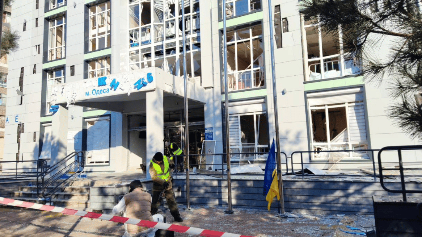 Год спустя: детская поликлиника и сад в Одессе, разрушенные обстрелом, так и не восстановлены