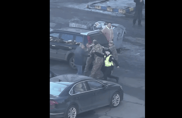 Затримання п'яного військового в Києві