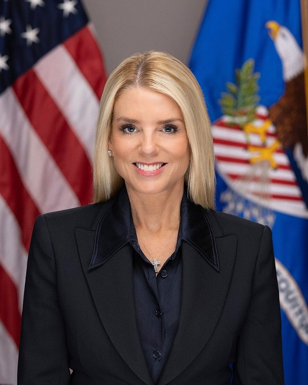 Критика Мін'юсту США щодо Епштейна