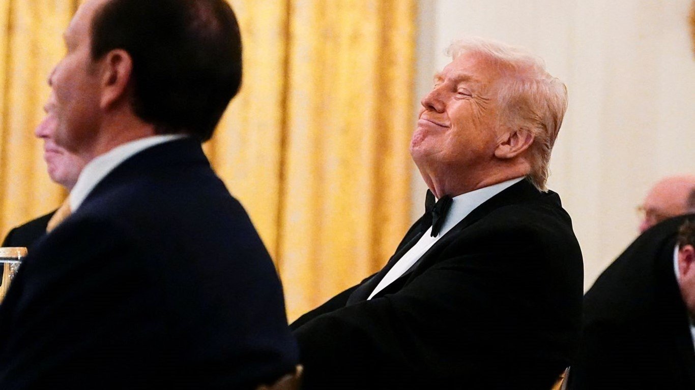 Внутренние дела в Вашингтоне заставят Трампа пропустить хоккейный финал США-Канада на Олимпиаде-2026