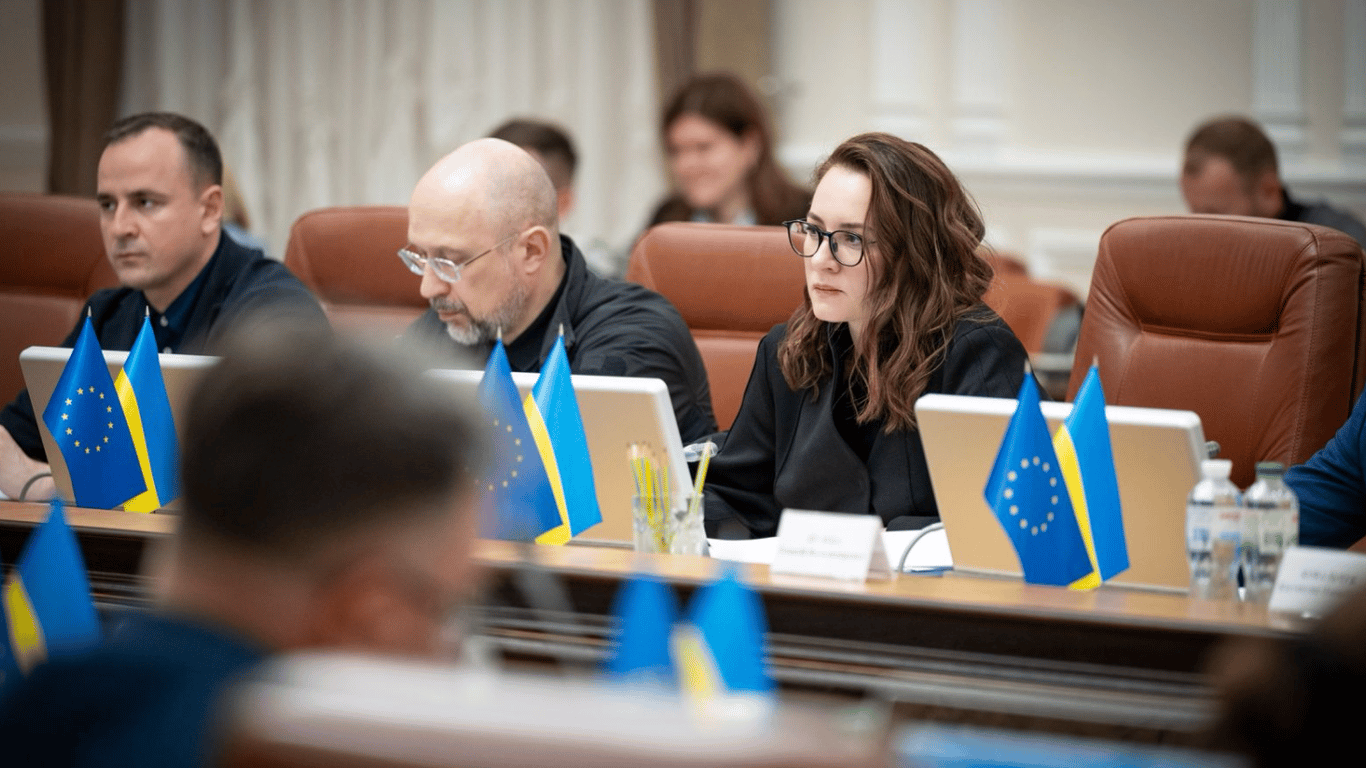 Уряд переглядає бронювання зарплат