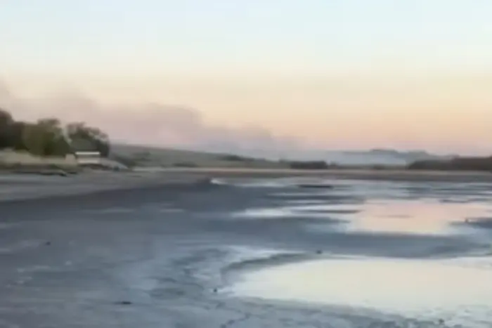 Der Donbass steht am Rande einer WasserKatastrophe: Die Stauseen sind ausgetrocknet, die Wasserleitung ist zerstört