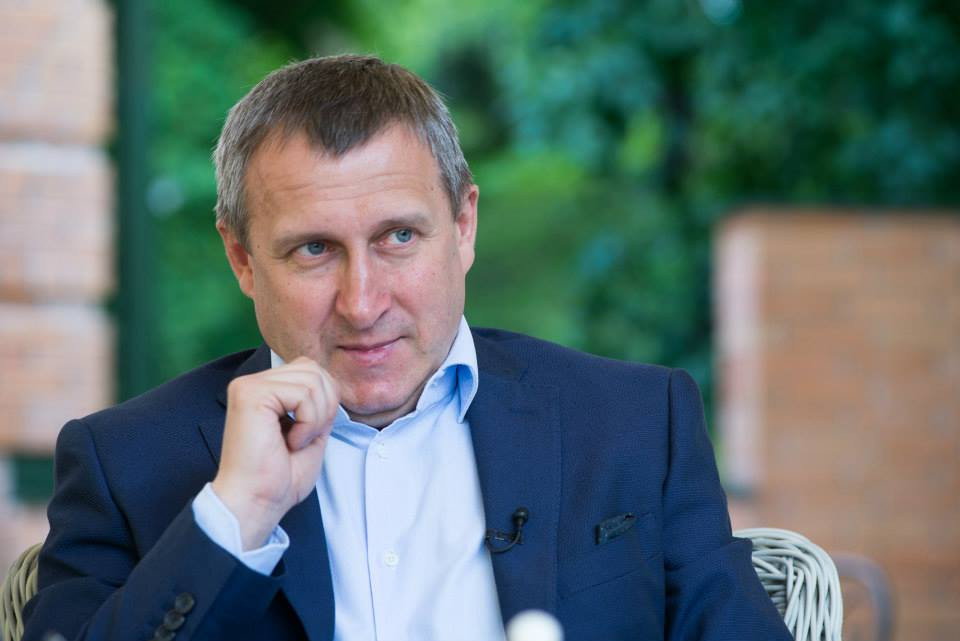 Екс-посол закликає до спокою