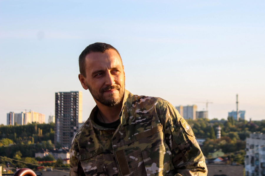 Актори Доброволець: головні ролі та виконавці фільму