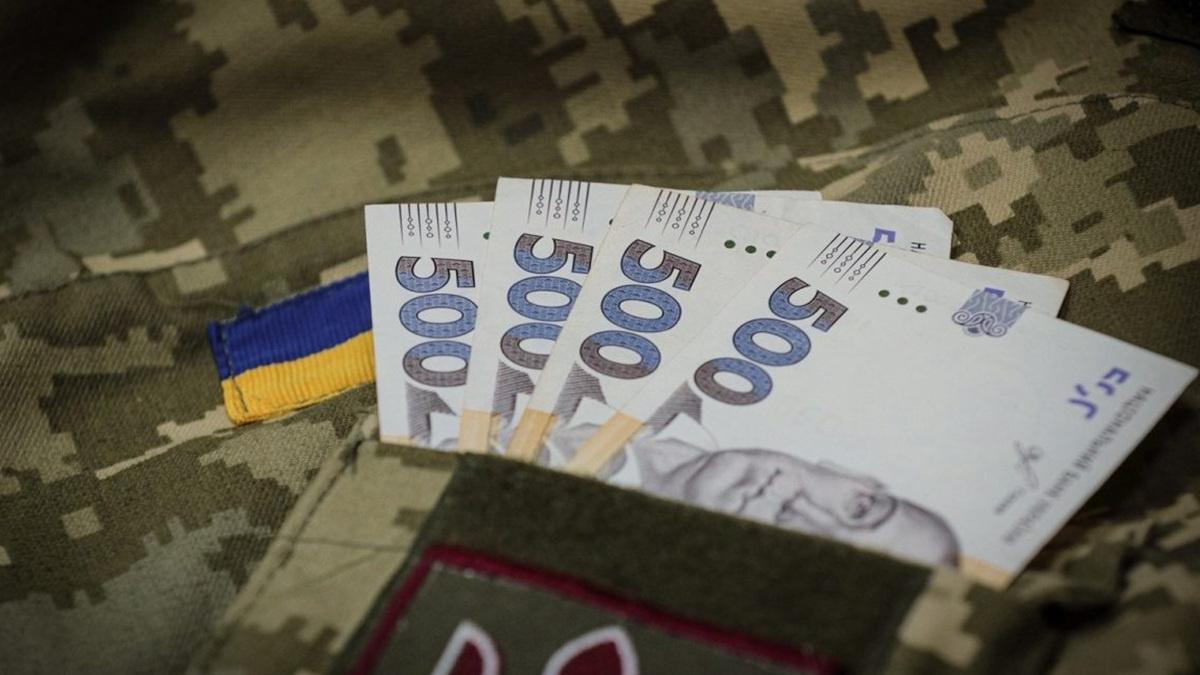 Пенсії ветеранів війни у 2025 році: нові суми від 5500 до 16800 гривень