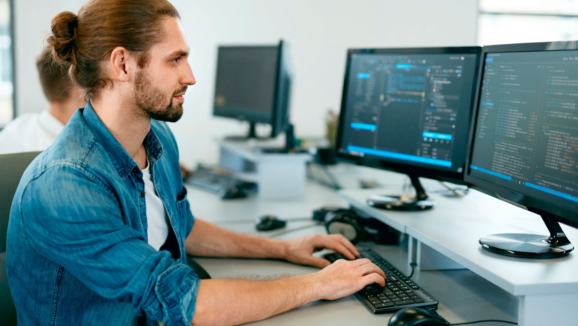 IT-Markt 2025: Warum die Arbeitsagentur Gehälter von bis zu 18.000 anbietet