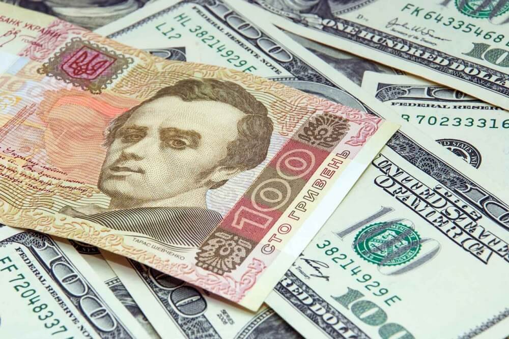 МВФ оновив прогноз курсу долара: коли гривня сягне 50