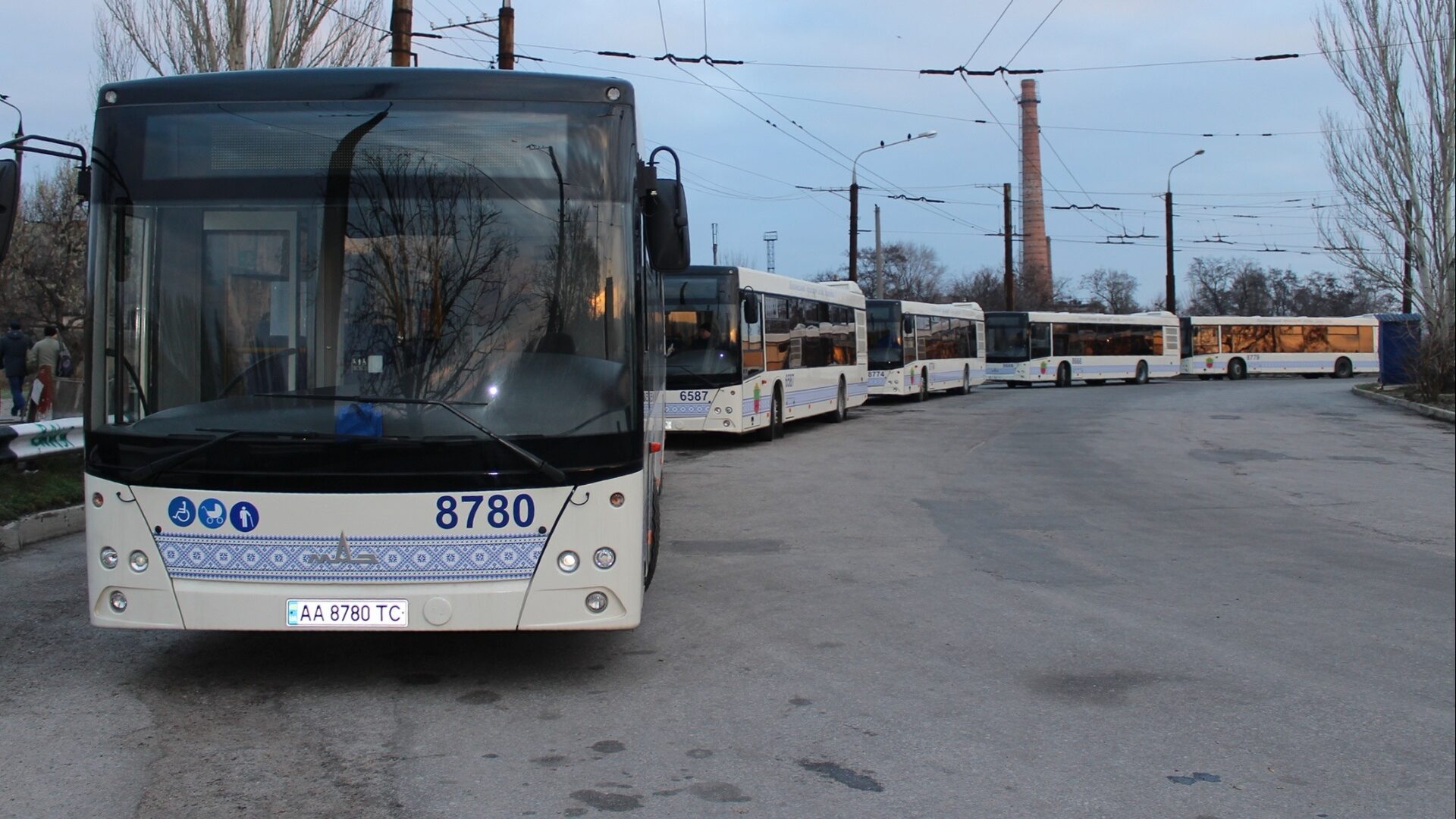 У Запоріжжі знову перекрили греблю ДніпроГЕС: які маршрути змінилися