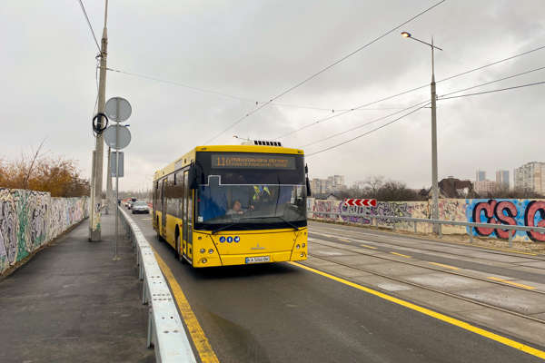 У Києві змінили маршрути автобусів під час тривоги: подробиці нововведень