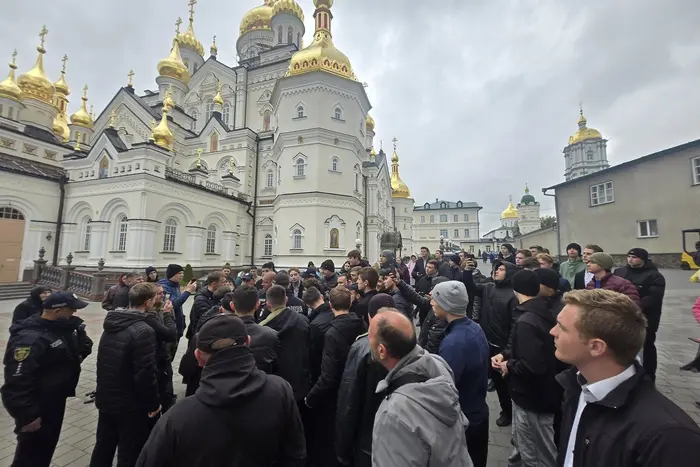 В Почаевской лавре идентифицировали провокаторов: что известно об обысках