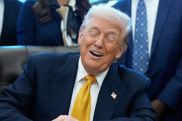 Trump przypisuje sobie powstrzymanie wojny atomowej. Wymienia Ukrainę i Rosję