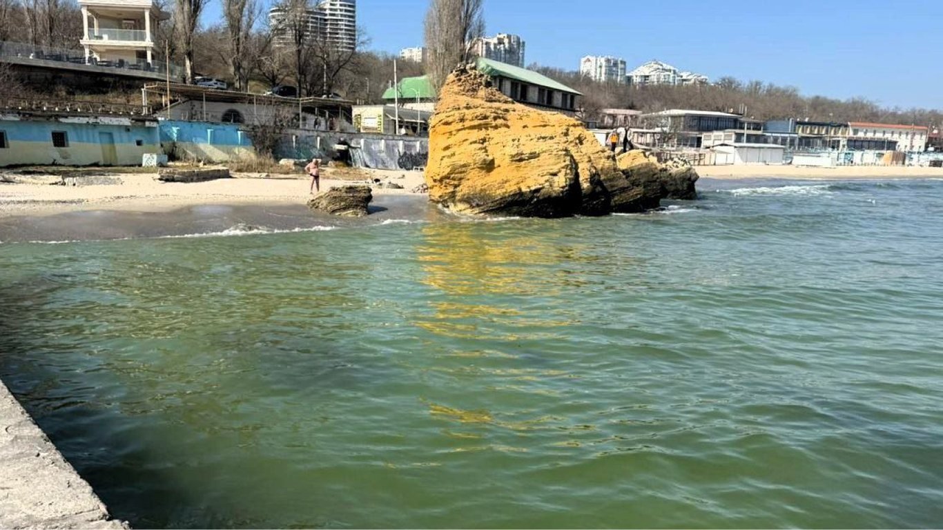 Загрязнение моря в Одессе жирами