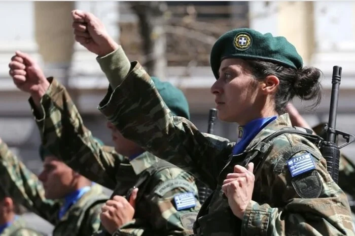 Griechenland reformiert die Armee: Gehälter steigen um 24%, Frauen werden zum Dienst eingeladen