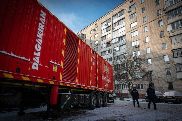 Водолази ліквідують витік у Києві