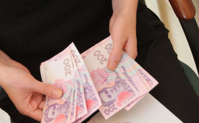 Пенсії в Україні: до якого числа надходять виплати на картку