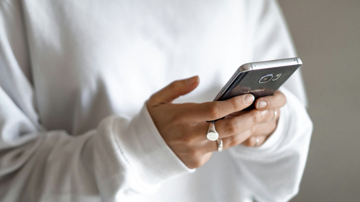 Why Storing Passport Photos on Your Phone is a Security Risk