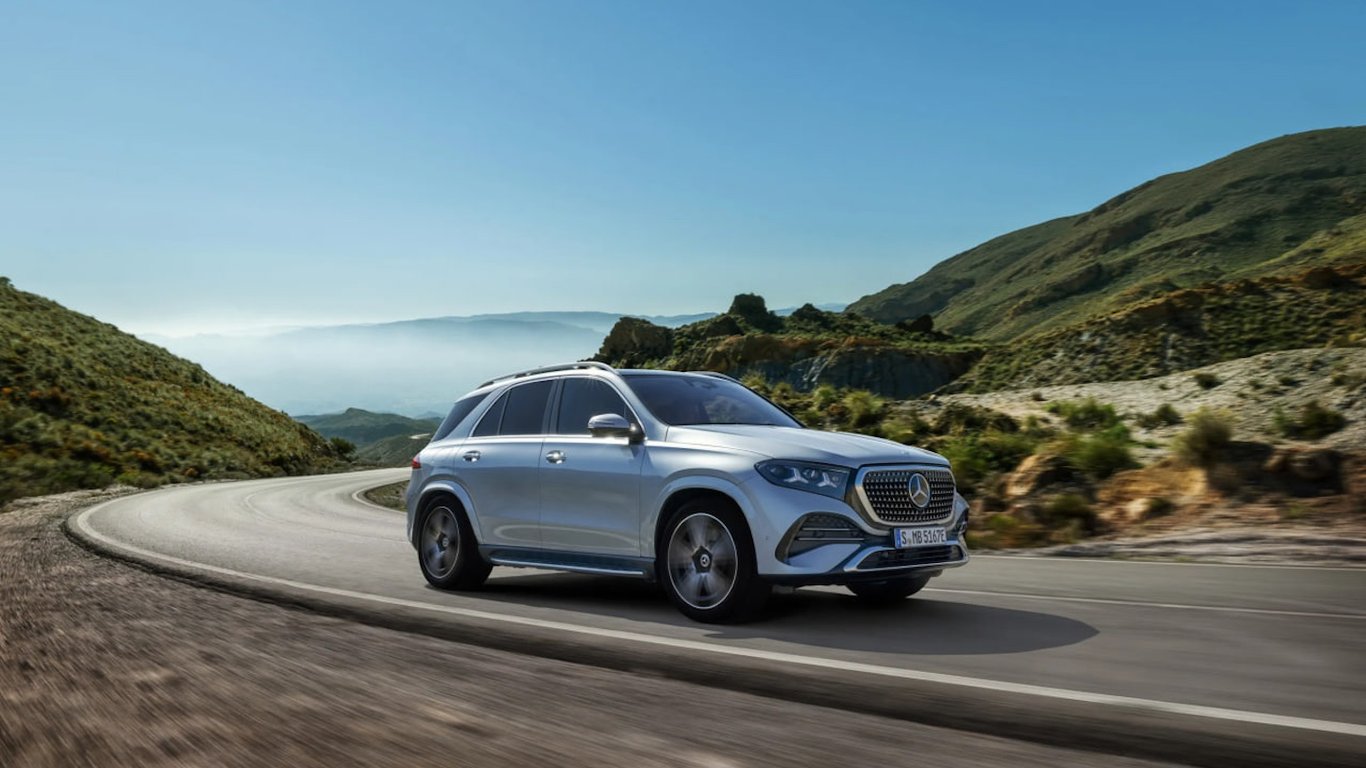 Mercedes-Benz odświeża GLE i GLS: sztuczna inteligencja oraz zaawansowane asystenty jazdy