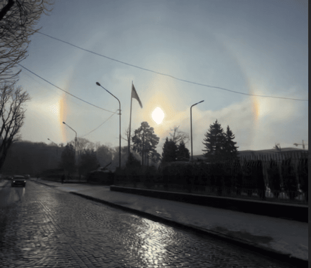 Nad Lwowem zarejestrowano rzadkie jasne halo słoneczne: jak wyglądało to zjawisko