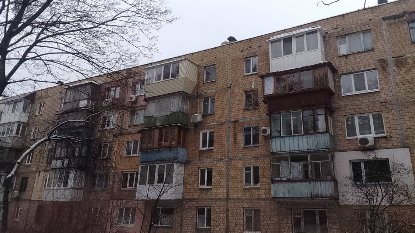 Wąskie balkony w kruszczowkach: prawdziwy powód to oszczędności