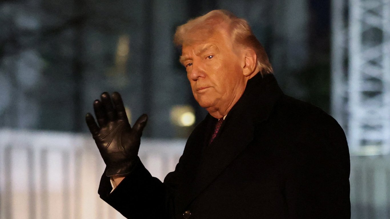 Трамп скасував запрошення Карні