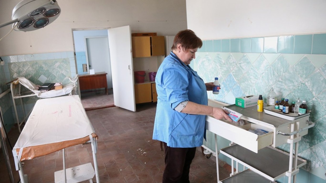 Od 2026 r. lekarze podstawowej i ratunkowej opieki zarobią co najmniej 35 tys. hrywien