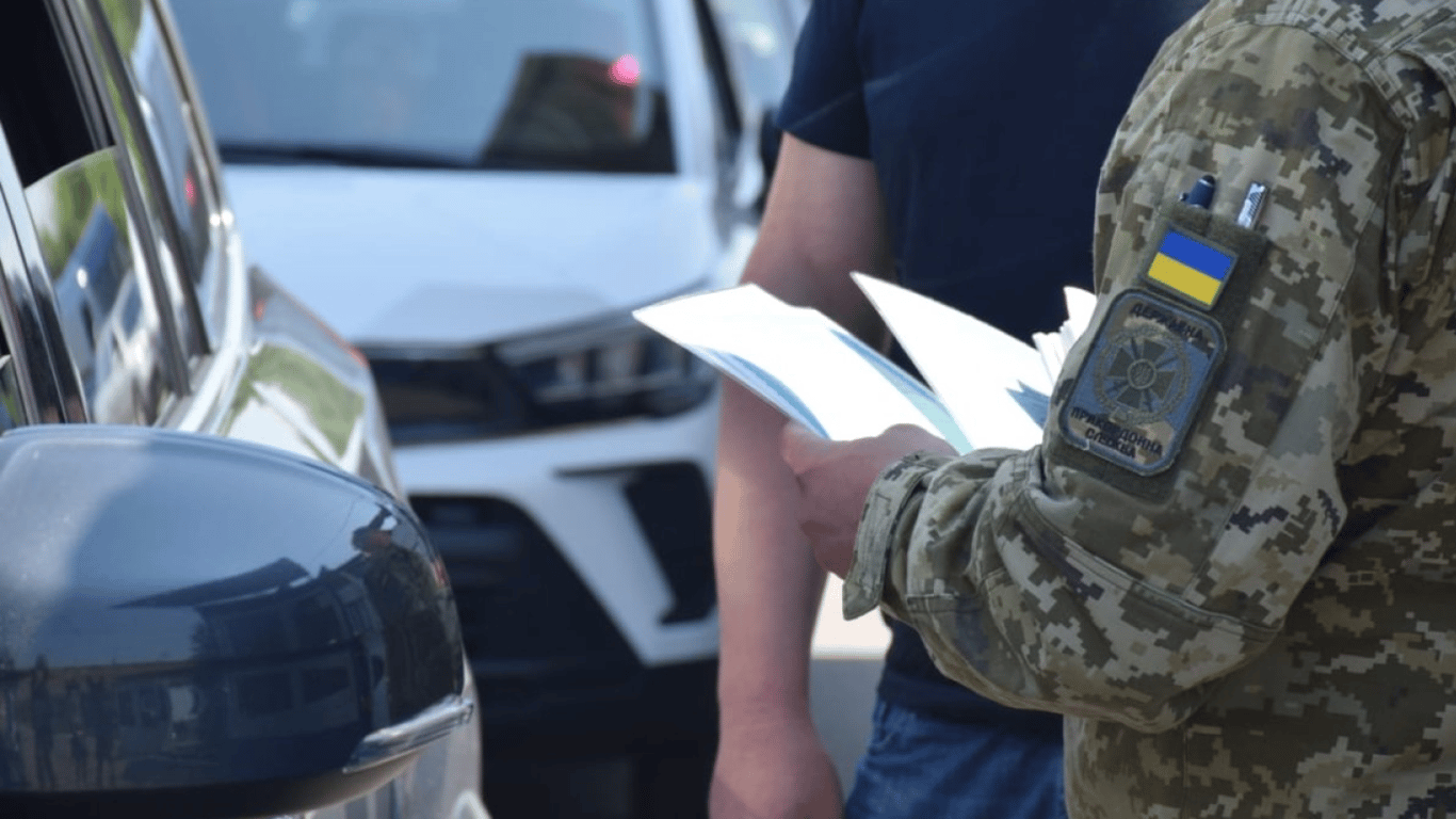Как выехать за границу, если у вас отсрочка по уходу за родственником: ключевой документ