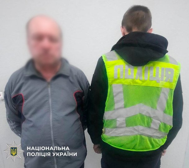 Чоловік з ножем через ревнощі