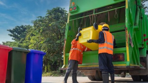 Ukraine’s Parliament Tightens Waste Laws: New Fines and Prison Sentences Introduced