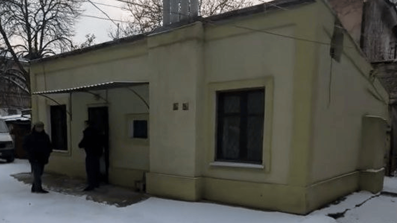 Трикімнатна квартира з двором в Одесі