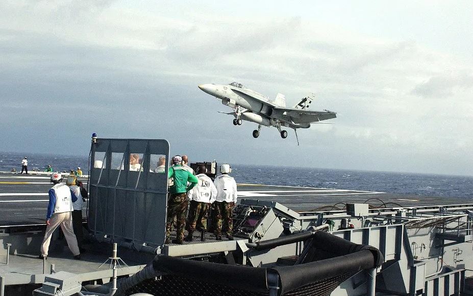 Das Geheimnis der US Navy: 200 Seeleute berichten über UFOs über einem Flugzeugträger im Jahr 2004