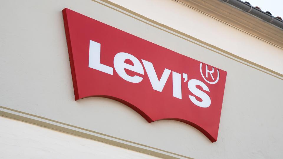 Levi's скоротить 200 робочих місць у Британії: причини рішення