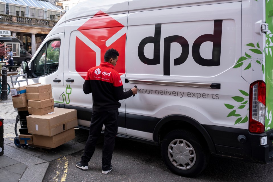 DPD senkt die Gehälter für Tausende von Kurieren drastisch: Drohung eines Streiks vor Weihnachten