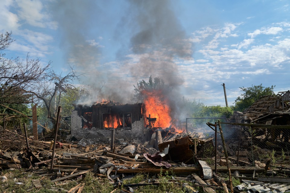 Росія обстріляла шахту в Донецькій області: понад 140 гірників опинилися під землею