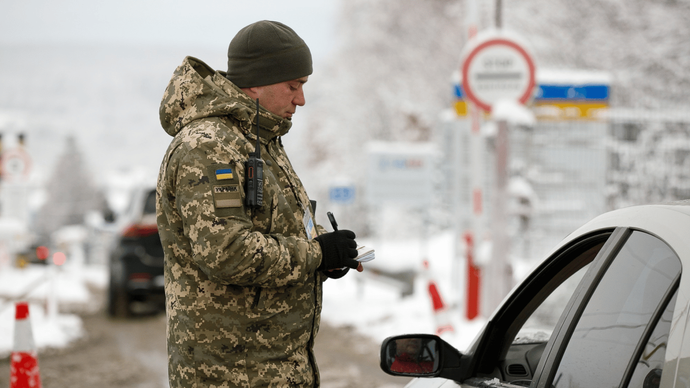 Автомобильные очереди на украинской границе: в каких пунктах скопилось более 40 машин