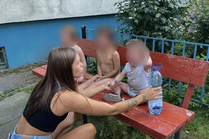 Чернівці: трьох дітей врятовано з палаючої квартири завдяки рятувальникам