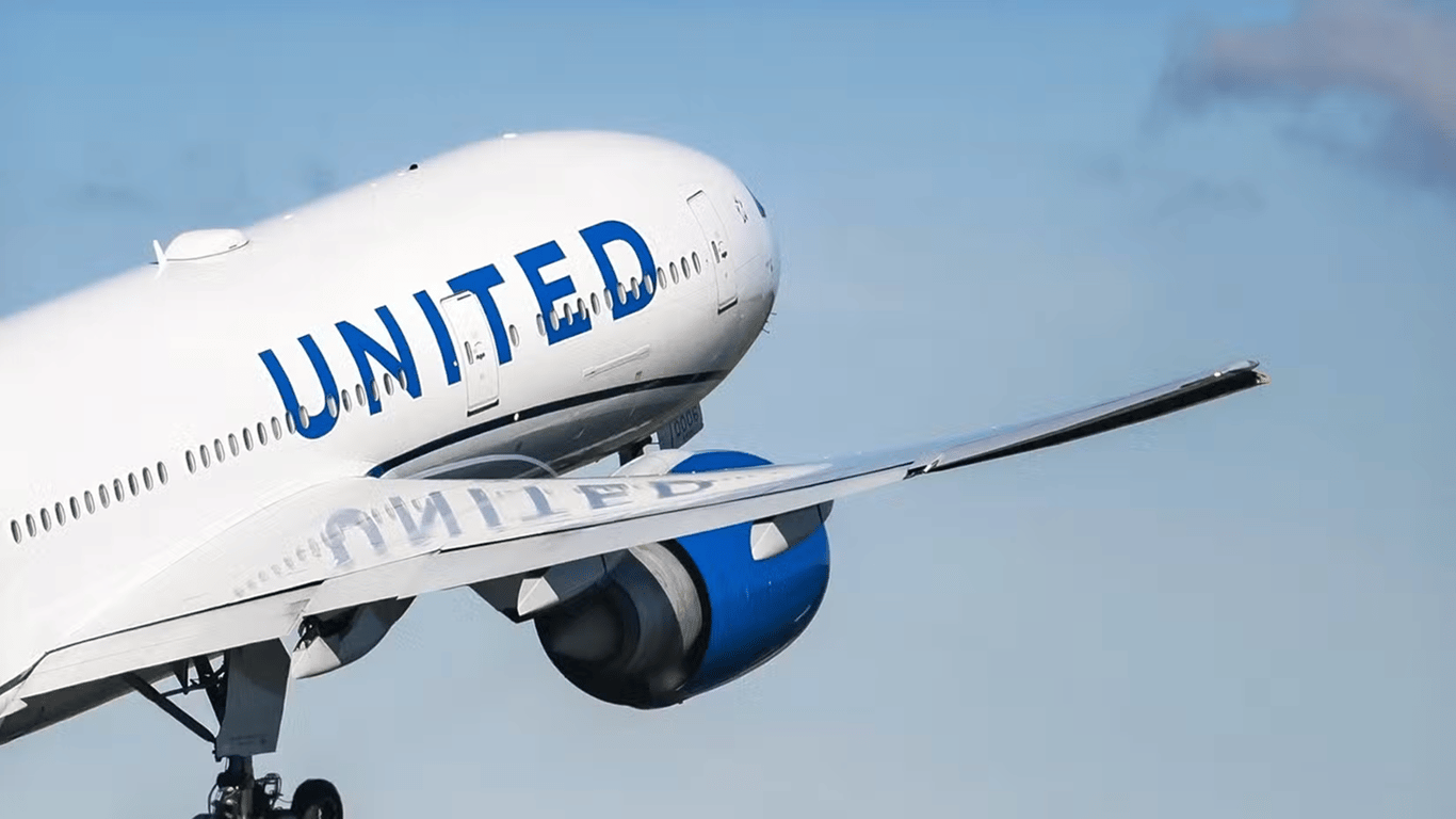 Рейси United Airlines на 22 години