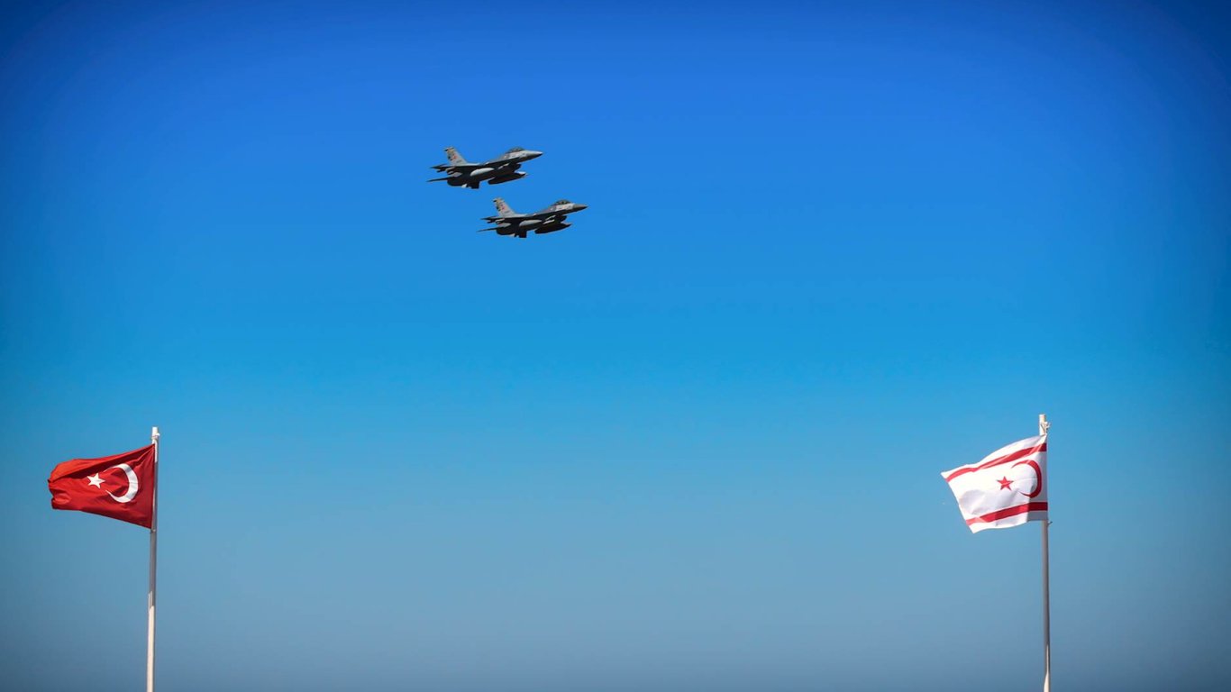 Турецькі винищувачі F-16 на Кіпрі