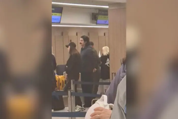 Павло Зібров у кишеньовському аеропорті
