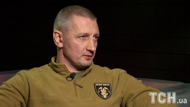 Командир батальйону 'Маяк' на фоні