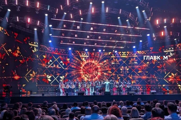 Повітряна тривога перервала концерт у Палаці Україна: як артисти виходили до пустої зали