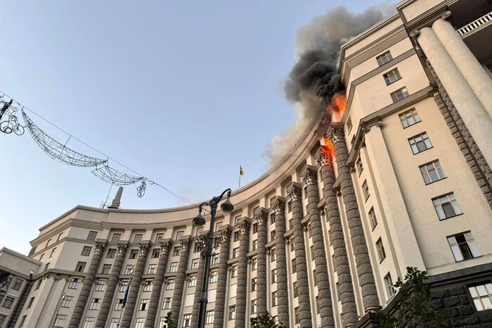 Российские войска нанесли удар по Киеву: число жертв возросло до трех