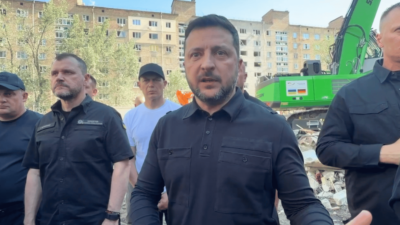 Зеленський на місці обстрілу в Києві