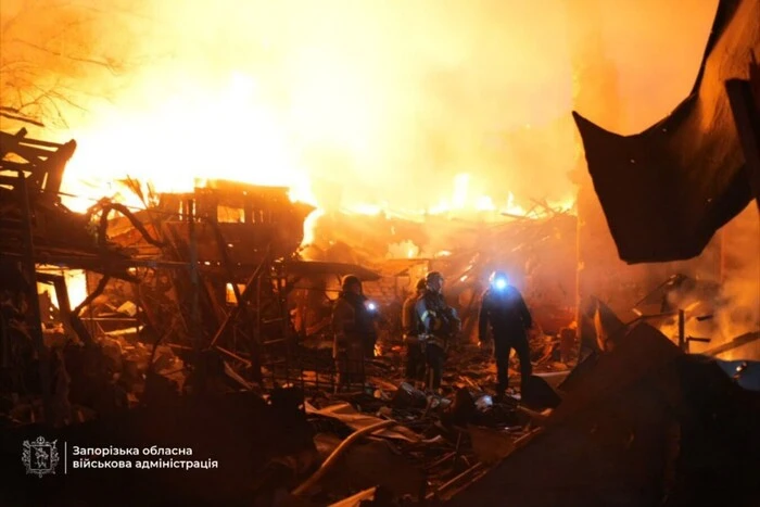 Россияне ночью обстреляли Запорожье: погиб один человек, девять раненых