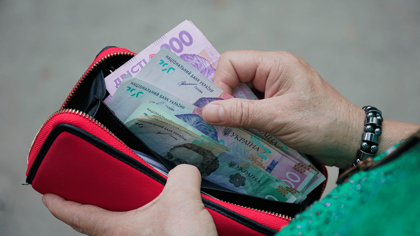 Пенсійні надбавки для людей старшого віку