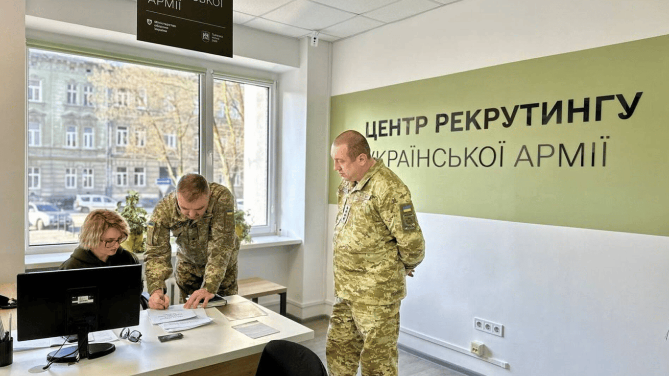 Украинцы за границей вступают в ВСУ