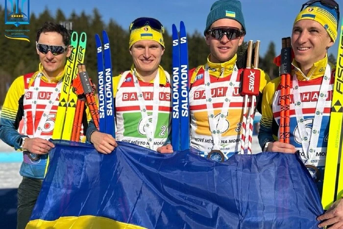 Photo of the Ukrainian women's team winners in the biathlon week