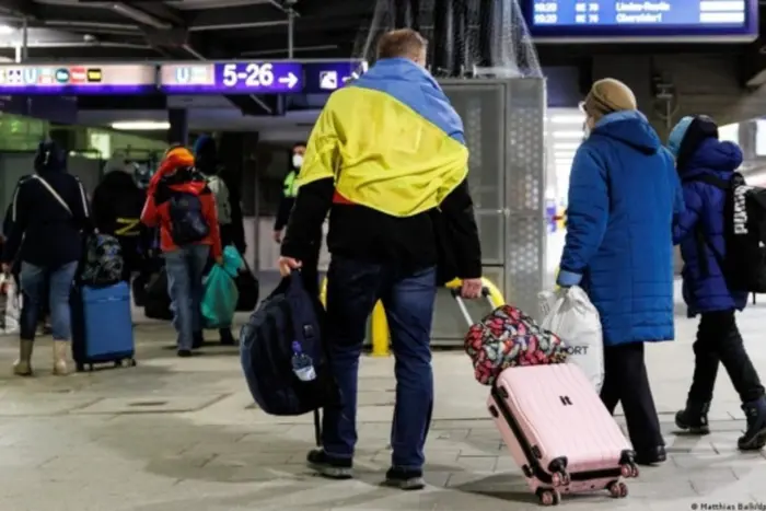 Німеччина: число українських біженців різко зросло після скасування заборон на виїзд